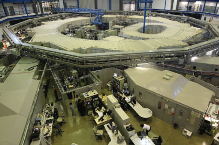 Imagem de Acelerador de partículas em laboratório